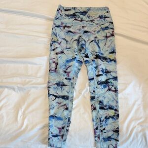 Lululemon Wunder Under Leggings. Size 6.